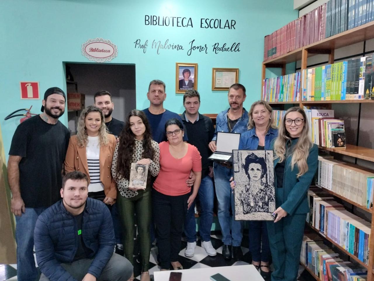 Biblioteca Escolar de Vila Celeste recebe o nome da professora Malvina Joner Radaelli em homenagem