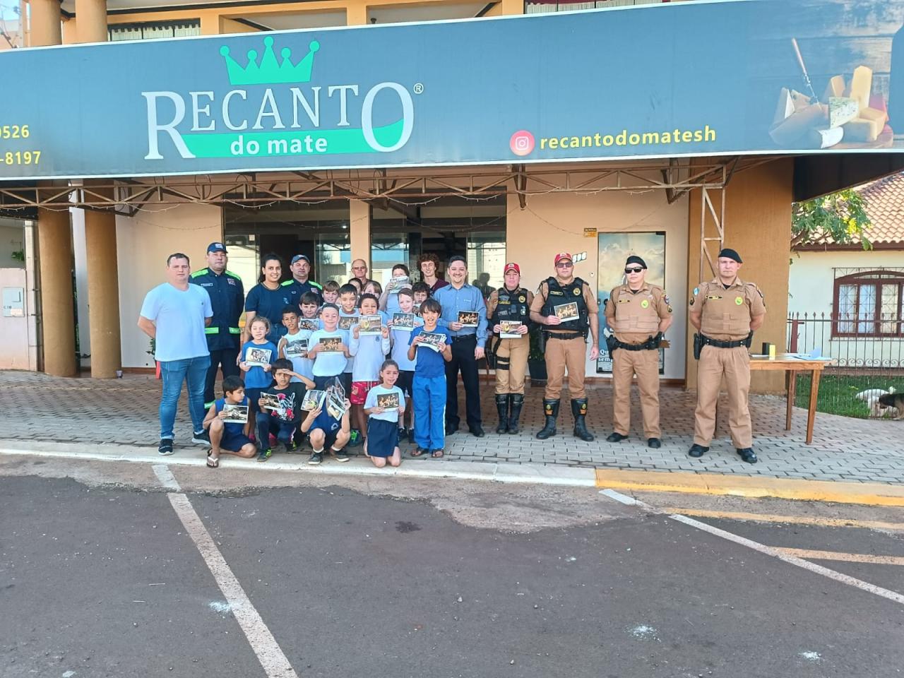Blitz alusiva ao Maio Amarelo reúne órgãos de segurança, entidades e escola em Santa Helena