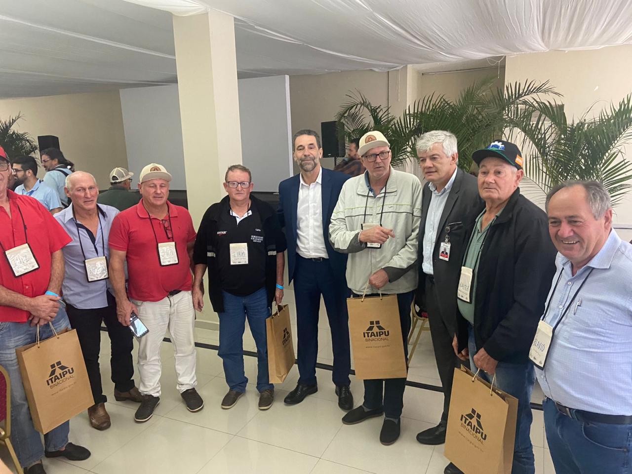 Itaipu promove diálogo com associações e colônias de pescadores de Santa Helena e região