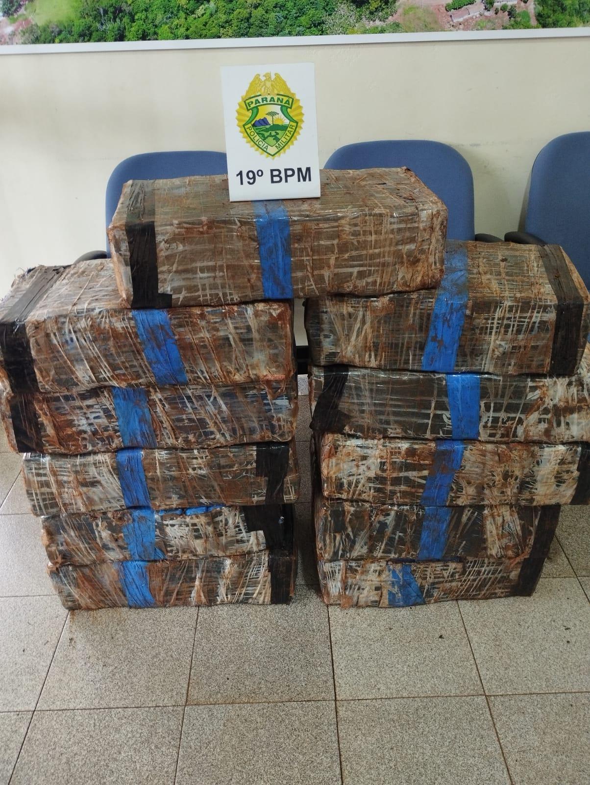 Polícia Militar de Diamante do Oeste apreende veículo com 201 quilos de droga e prende casal