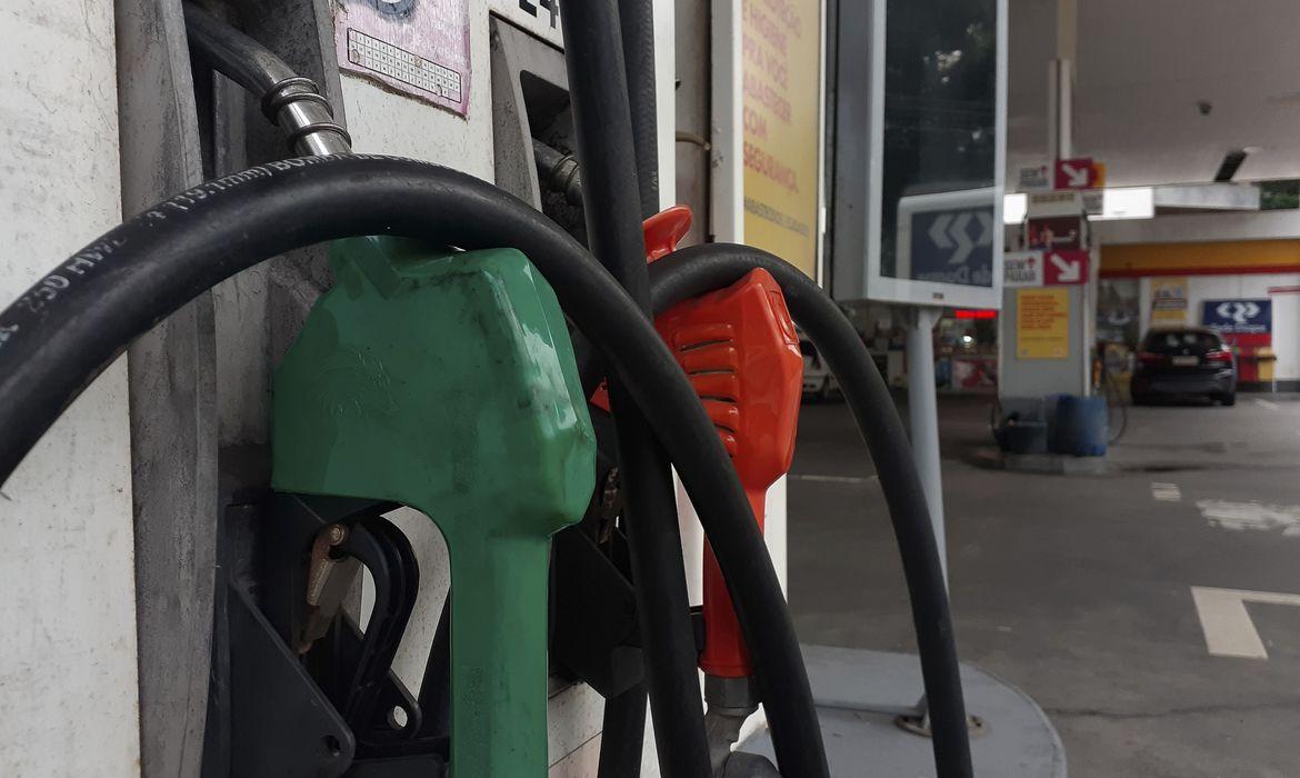 Preço da gasolina sobe R$ 1,22 por litro a partir desta quinta-feira (01)