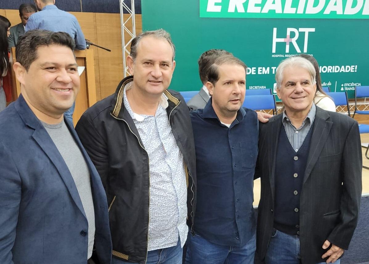 Presidente da Câmara de São José das Palmeiras participa de assinatura de contrato do Hospital Regional em Toledo