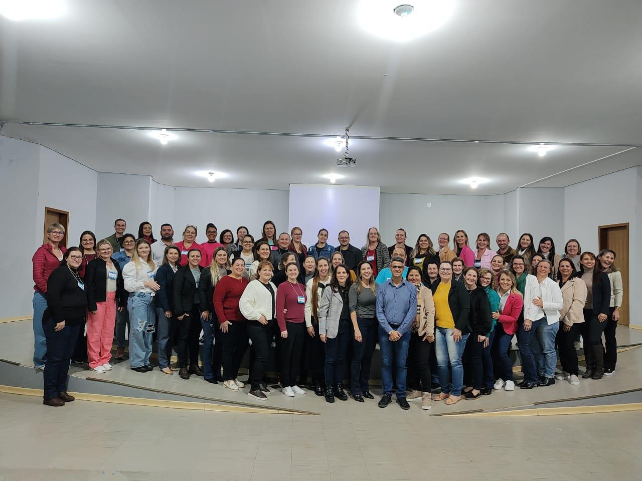 Comunicação Assertiva foi tema de palestra para Equipe Gestora e Coordenação Pedagógica em Santa Helena 