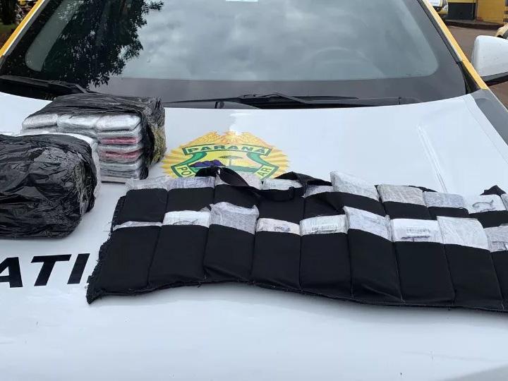 Mulher é detida com 70 celulares presos ao corpo; ela saiu de Santa Helena