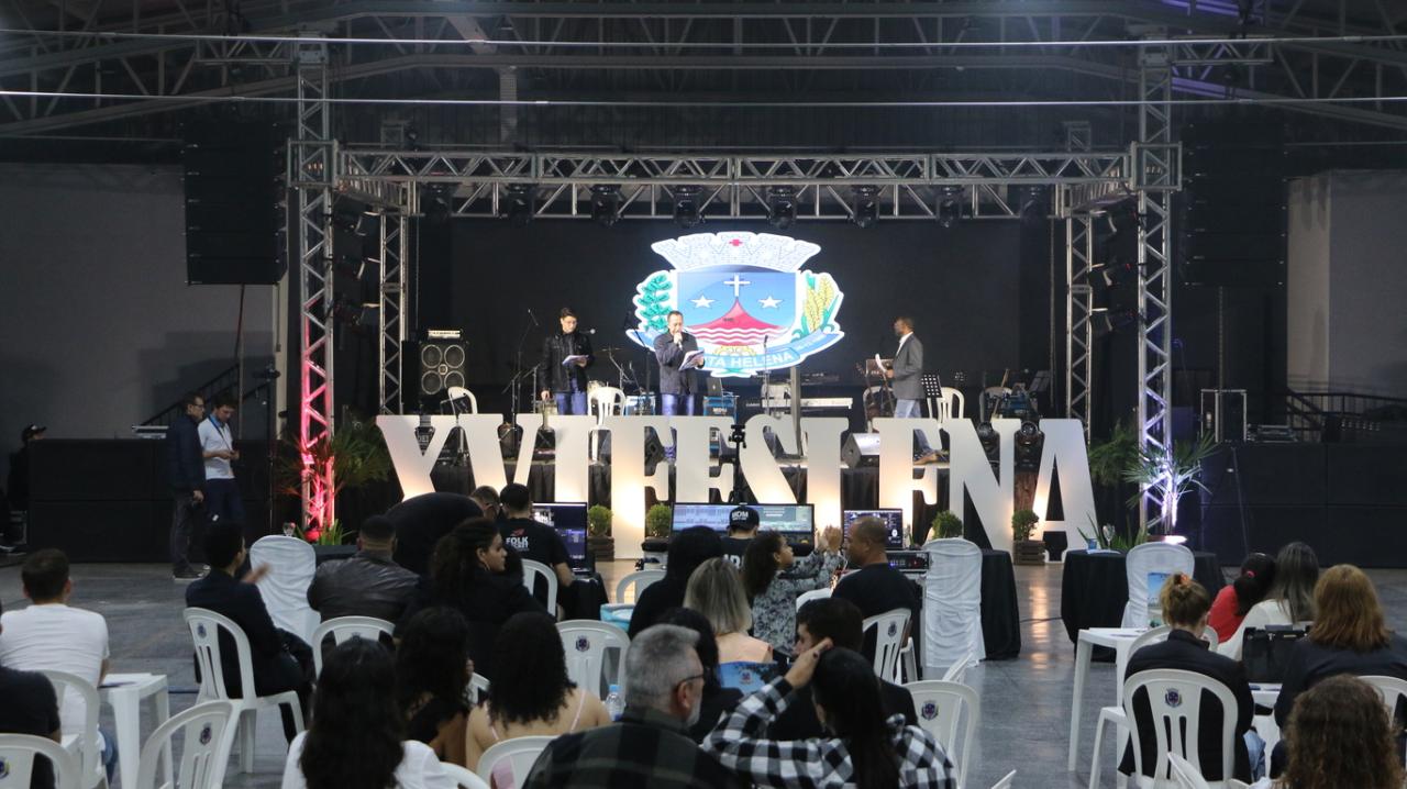 Primeira noite do XVI Feslena é marcada por grandes apresentações