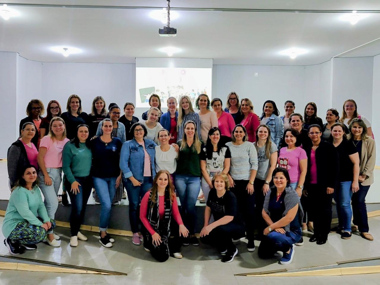 Professores participam de formação de arte e musicalização em Santa Helena