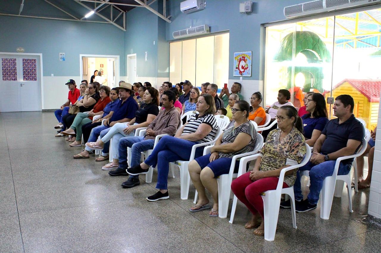 CMEI Lar da Criança realiza homenagem aos avós