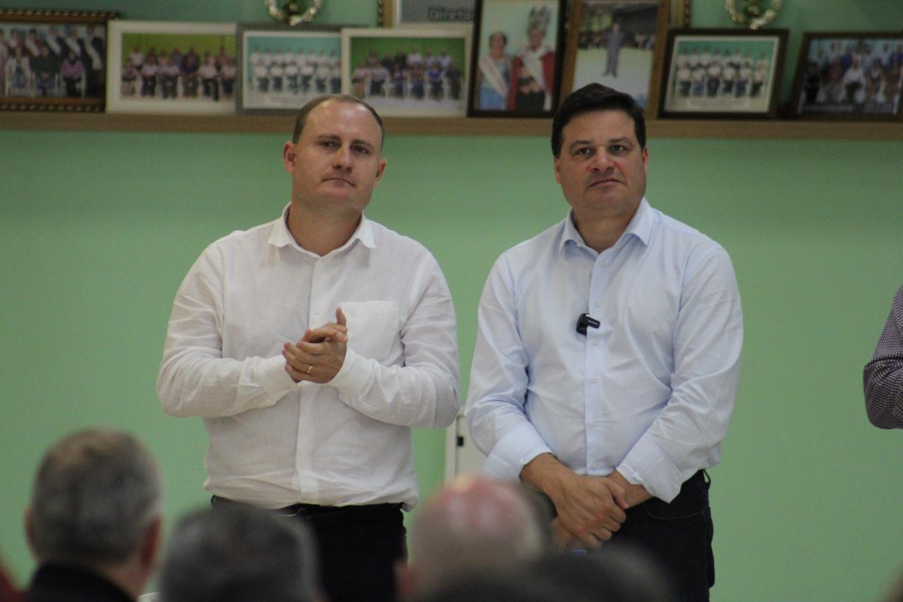 Infraestrutura de rodovias do Oeste é pauta de encontro entre prefeitos e Sandro Alex em Santa Helena