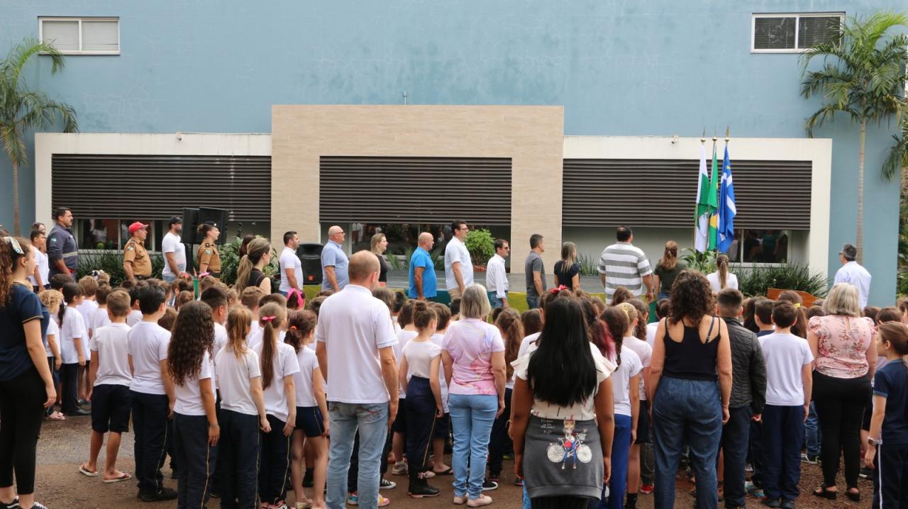 Atividades cívicas e culturais marcam Semana Cívica em Santa Helena