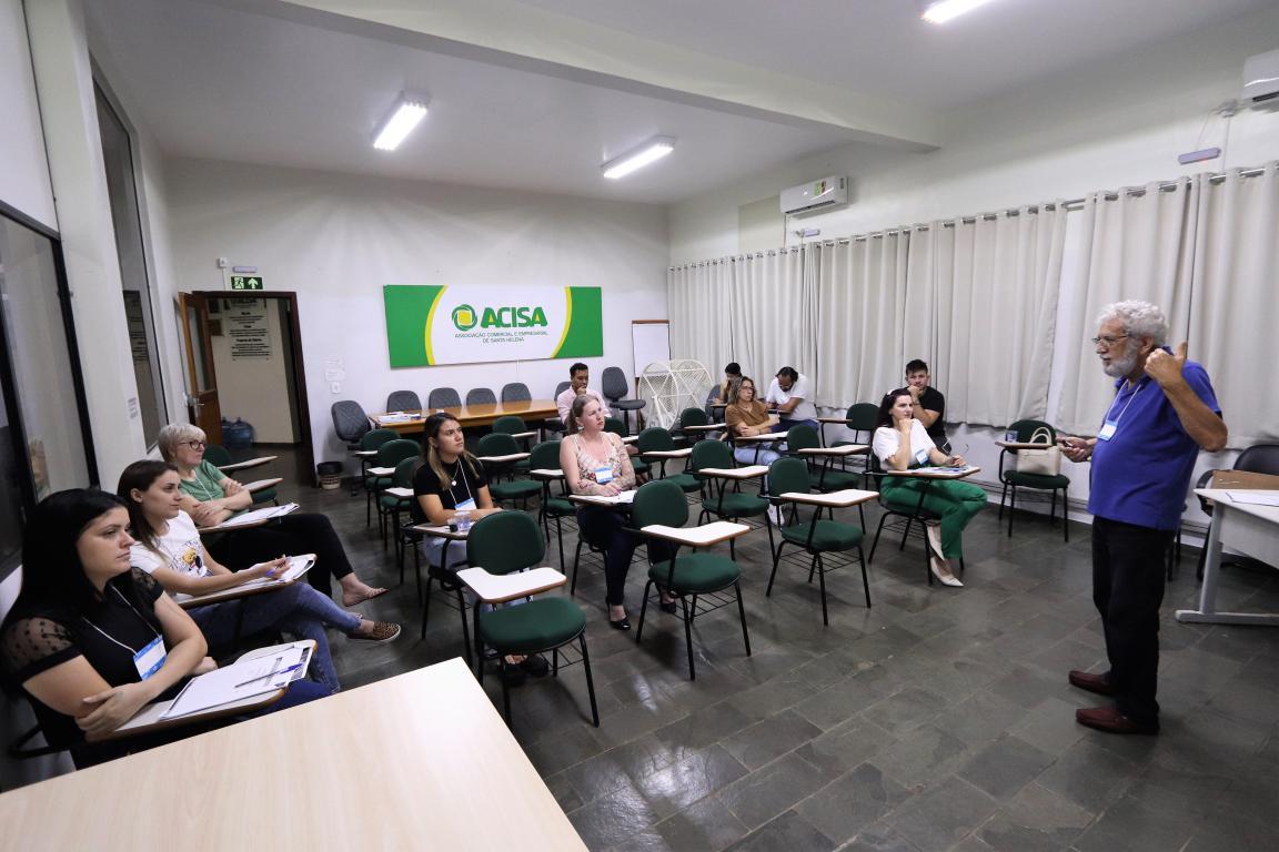 Cursos do Sebrae e Acisa compartilham informações sobre gestão financeira