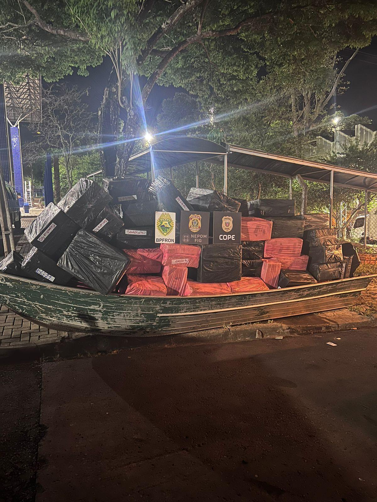 Embarcação carregada com cigarros contrabandeados é apreendida em Itaipulândia