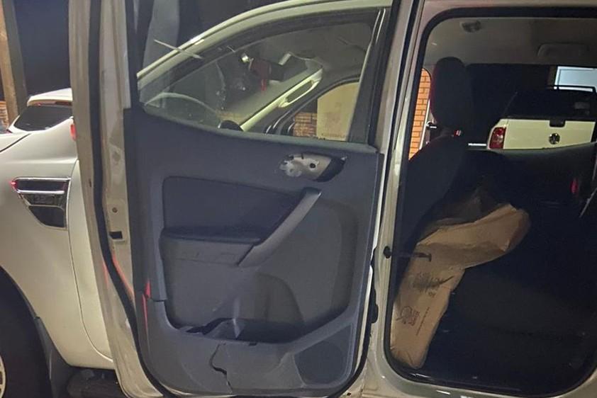 Entregador fica ferido ao bater em camionete em Santa Helena