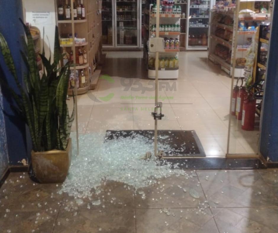 Ladrões furtam cigarros e bebidas em posto de combustível de São José das Palmeiras