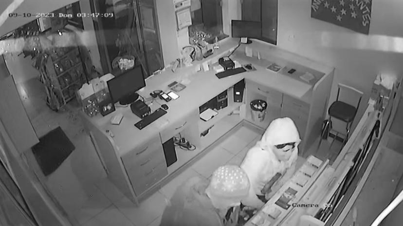 Vídeo mostra furto em posto de combustível em São José das Palmeiras