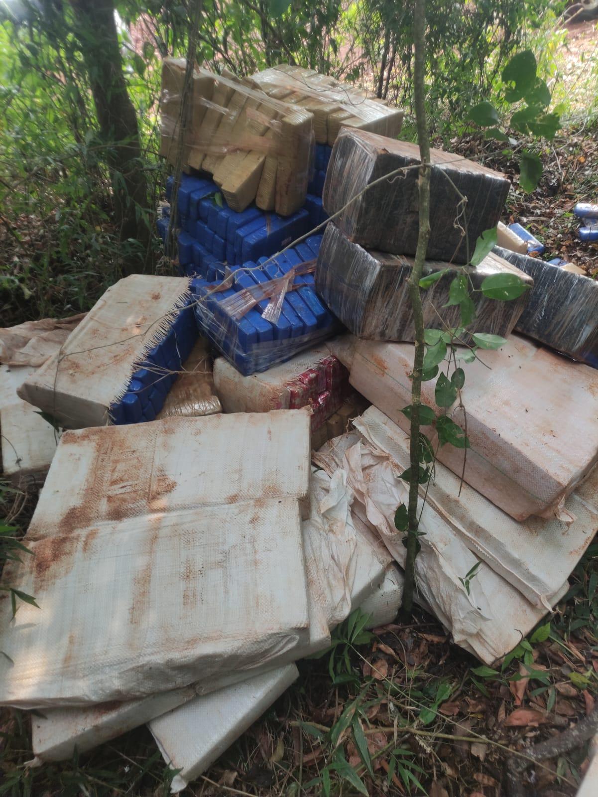 Polícia Civil apreende quase 1 tonelada de droga e prende dupla em Santa Helena