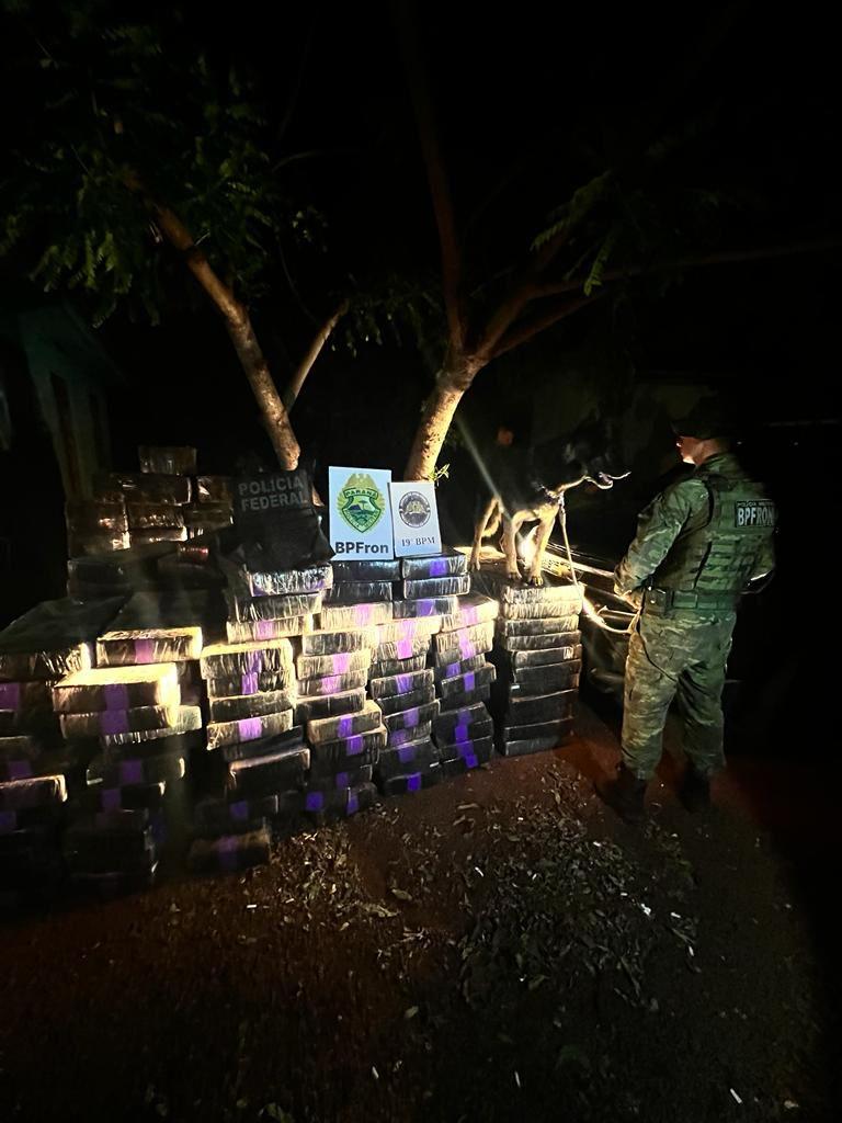 BPFRON, 19ºBPM e PF apreendem mais de cinco toneladas de drogas em Pato Bragado