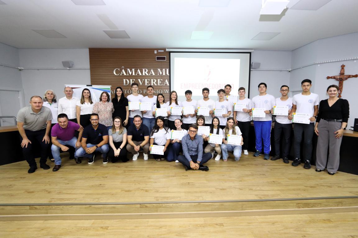 Estudantes são certificados pelo Empreendedorismo na Escola em Santa Helena
