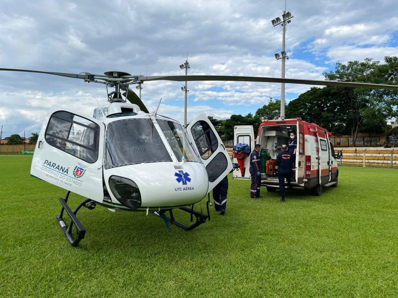 Helicóptero do Consamu transfere idosa vítima de infarto em Santa Helena