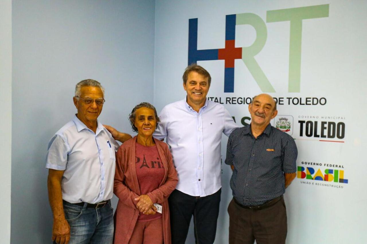Primeiros pacientes com o Prefeito de Toledo, Beto Lunitti.