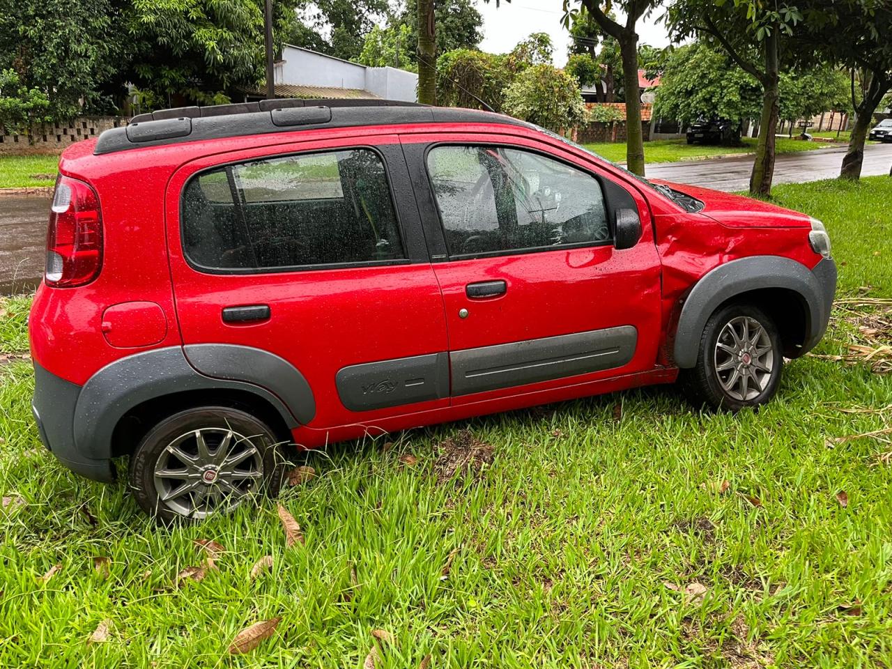 Veículos se evolvem em colisão em bairro de Santa Helena