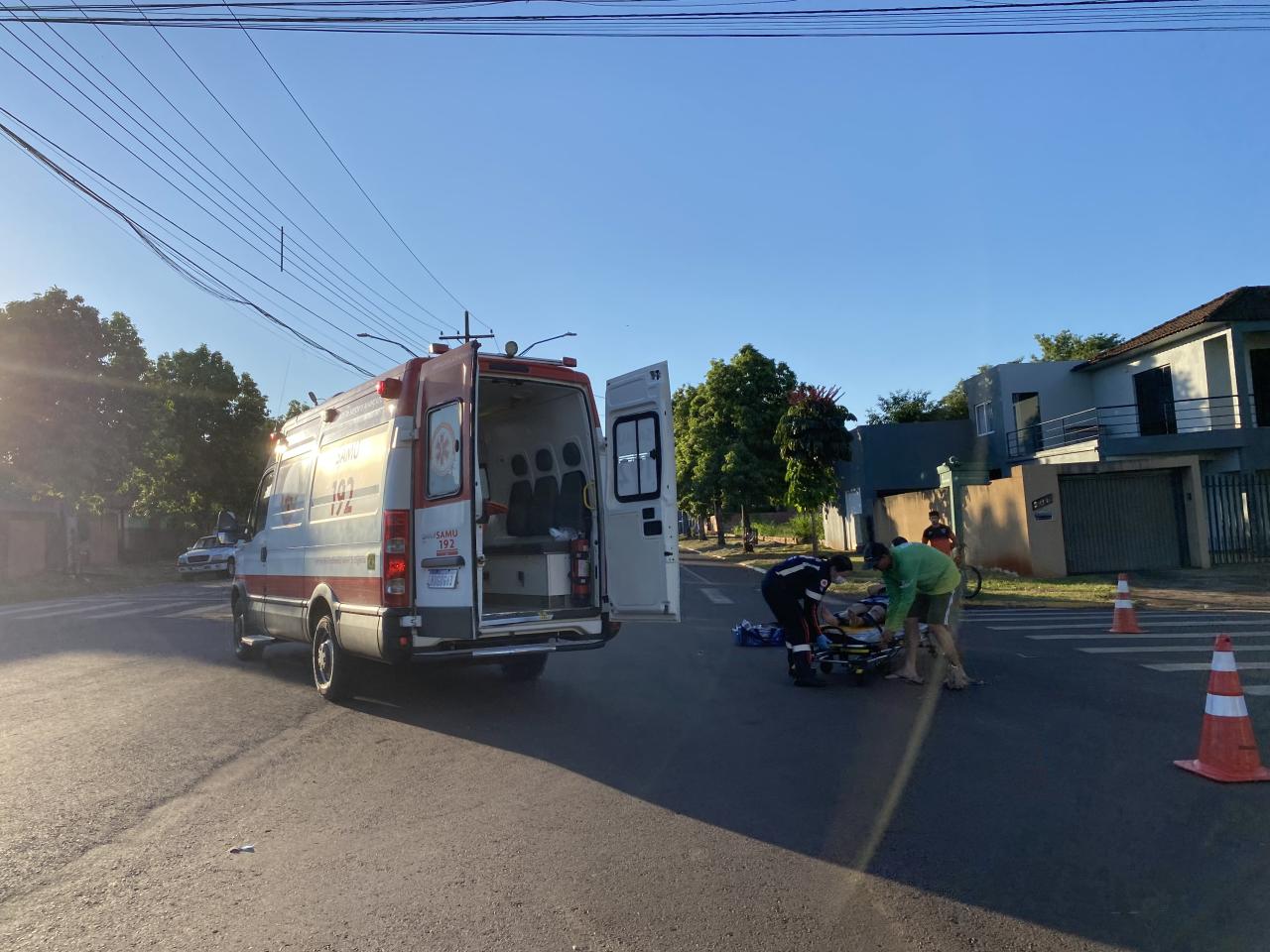 Ciclista é atropelada e veículo foge do local em Santa Helena