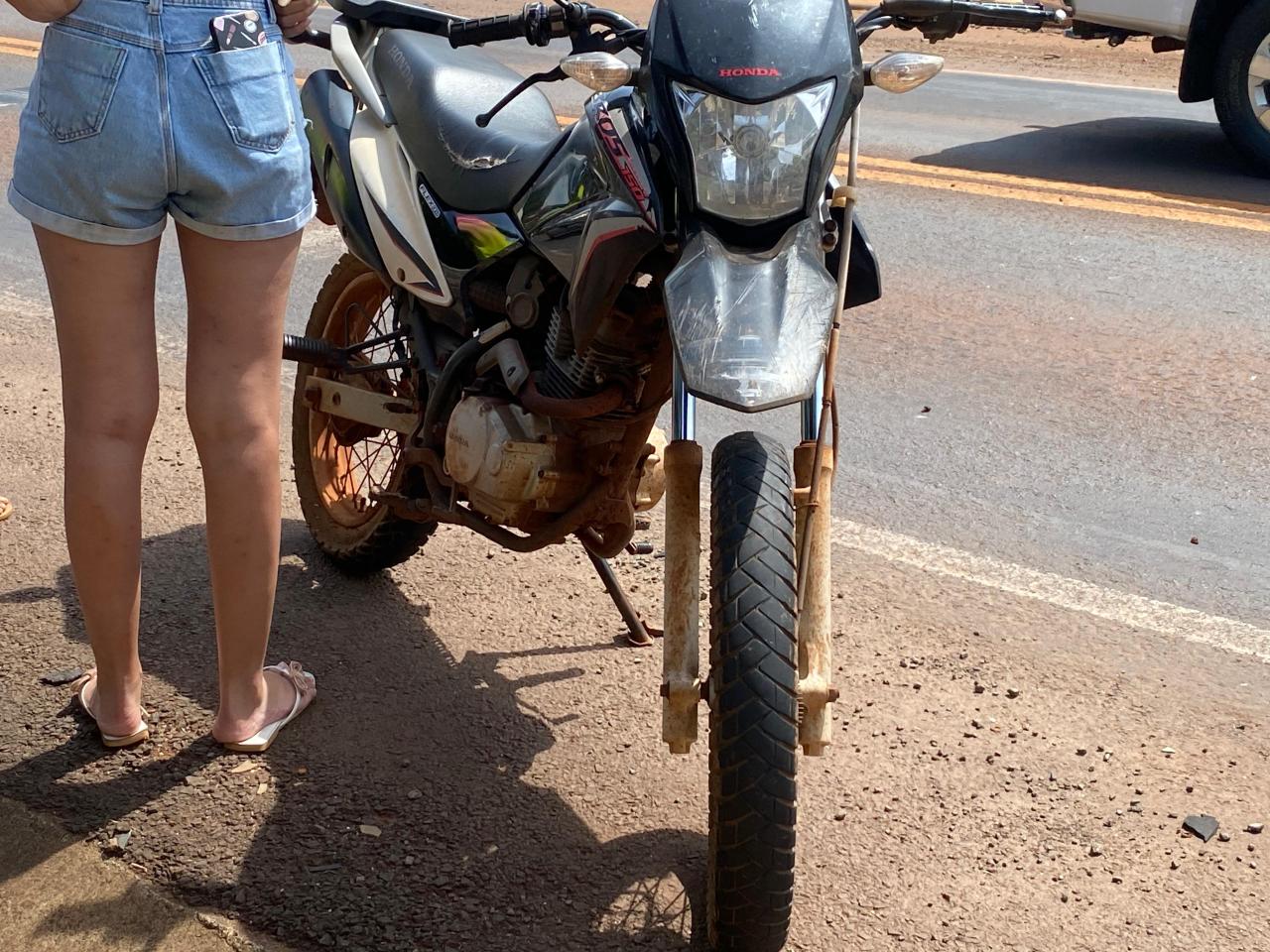 Colisão traseira próximo ao Balneário de Santa Helena deixa motociclista ferido
