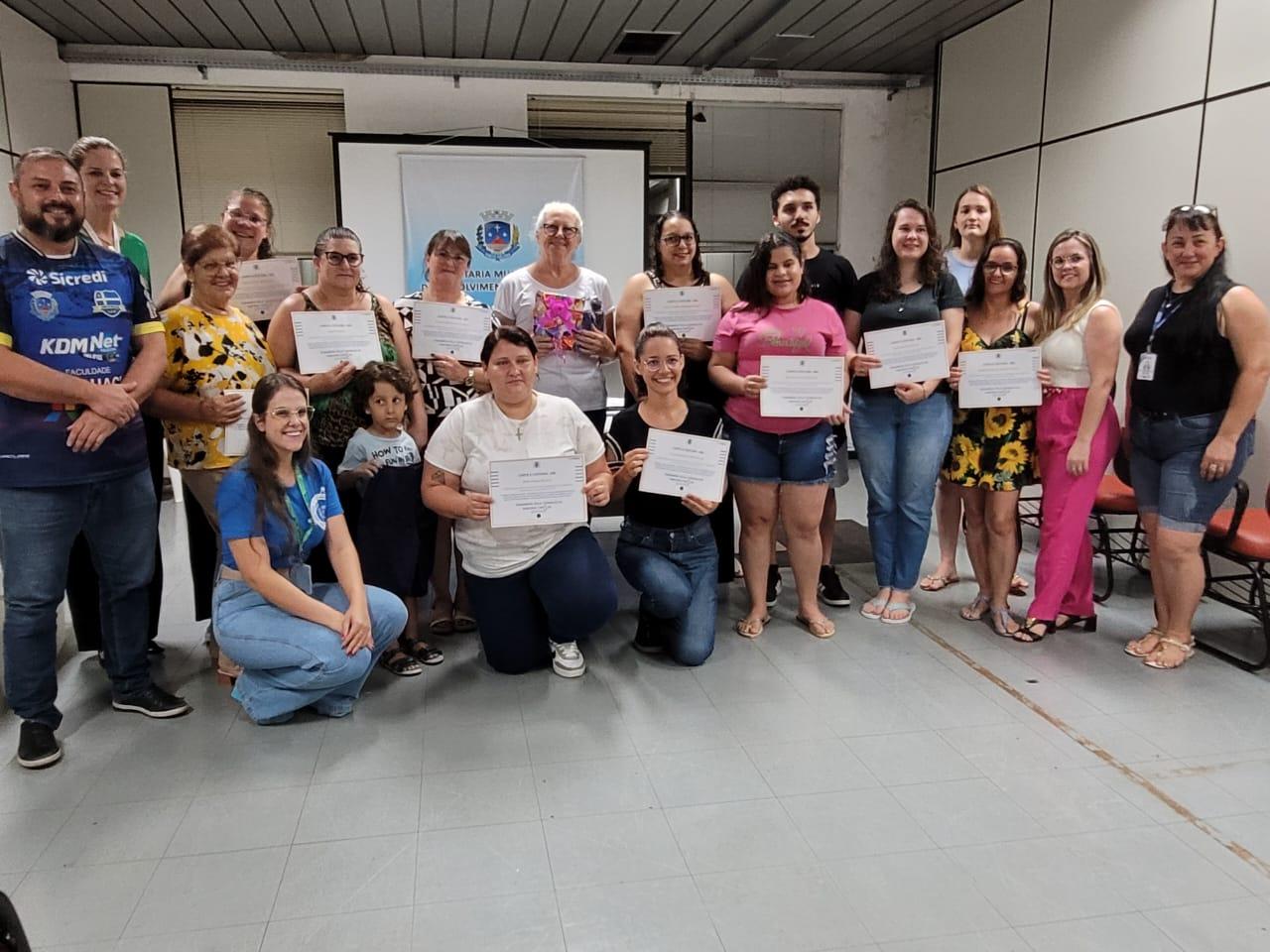 Corte e Costura: Programa Qualifica Santa Helena entrega certificados para mais uma turma