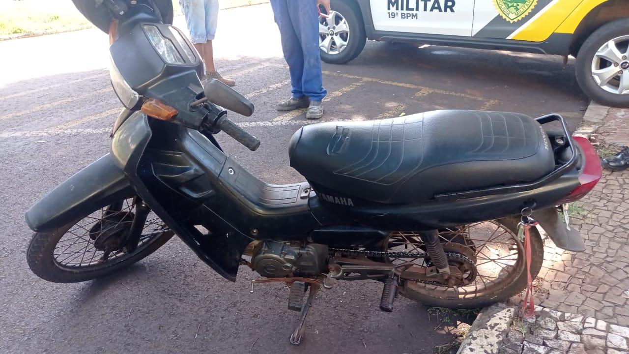 Motocicleta com alerta de furto em 2010 é localizada em frente à delegacia em Santa Helena