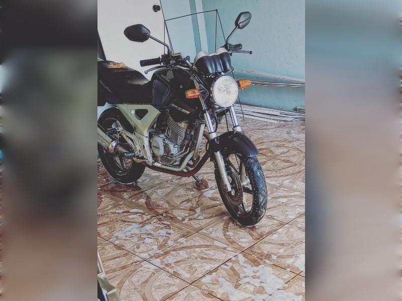 Motocicleta é furtada em frente ao ginásio do bairro São Luiz em Santa Helena