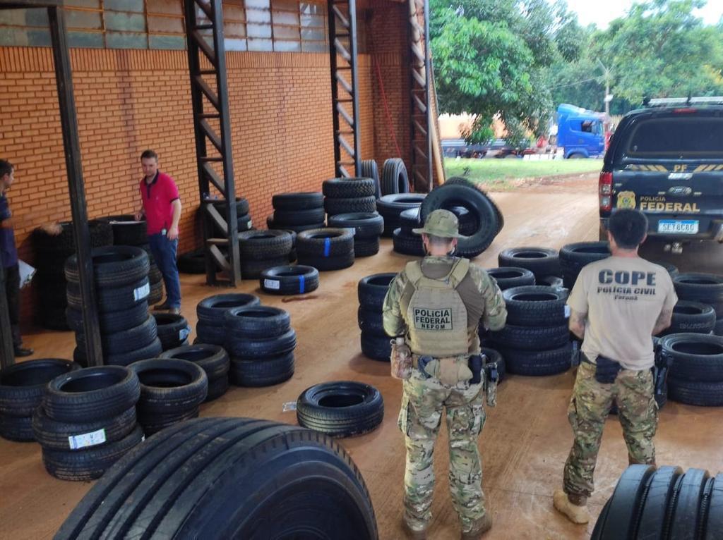 PF e PC fecham depósito ilegal de pneus em Santa Helena