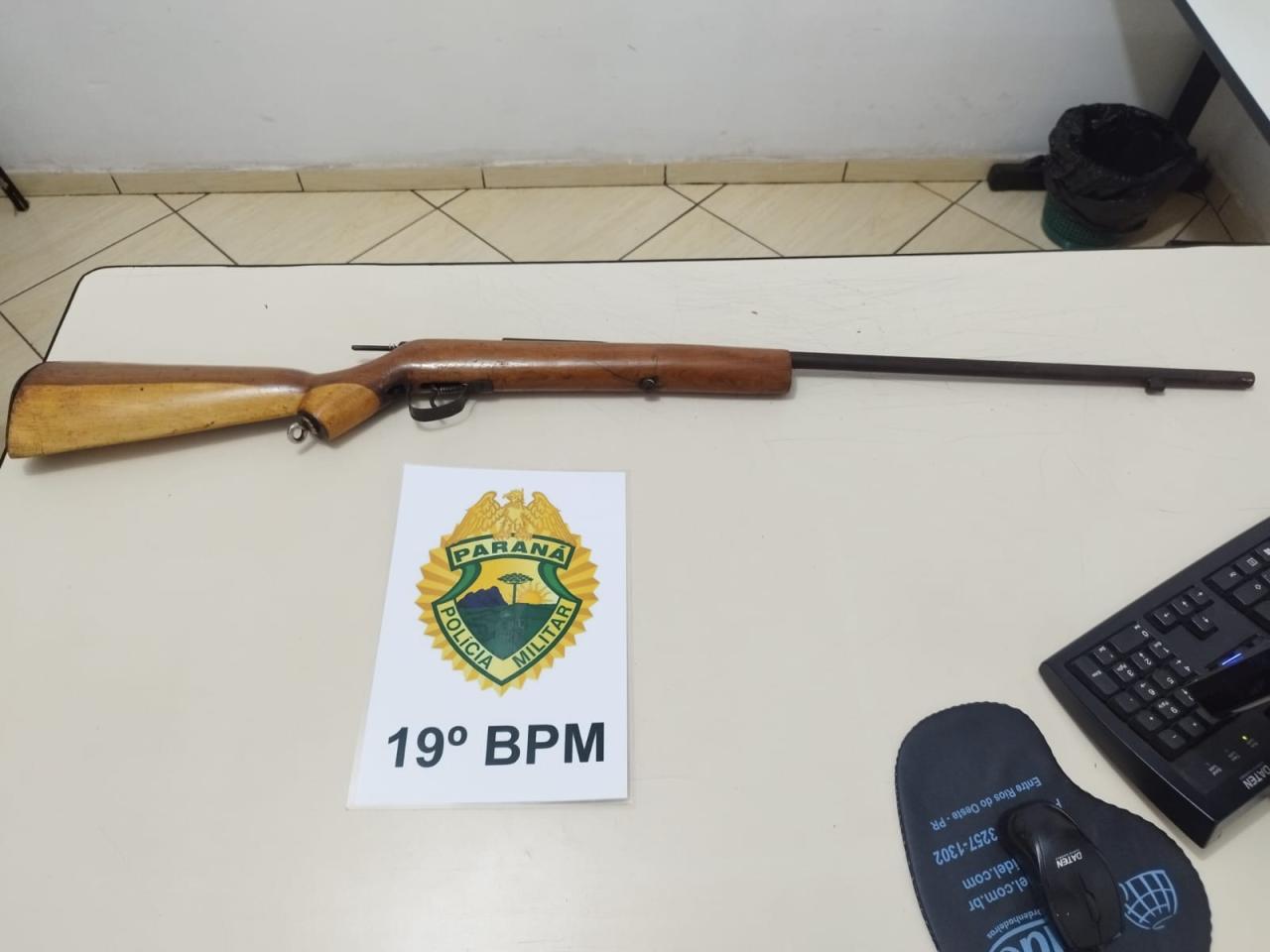 Polícia Militar de Entre Rios do Oeste apreende espingarda ao atender briga de casal
