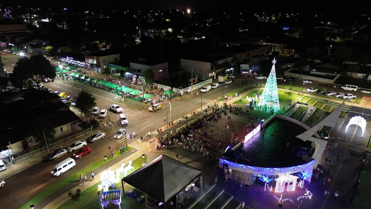 Programação do Natal Iluminado recebeu Papai Noel e shows em sua última noite em Santa Helena