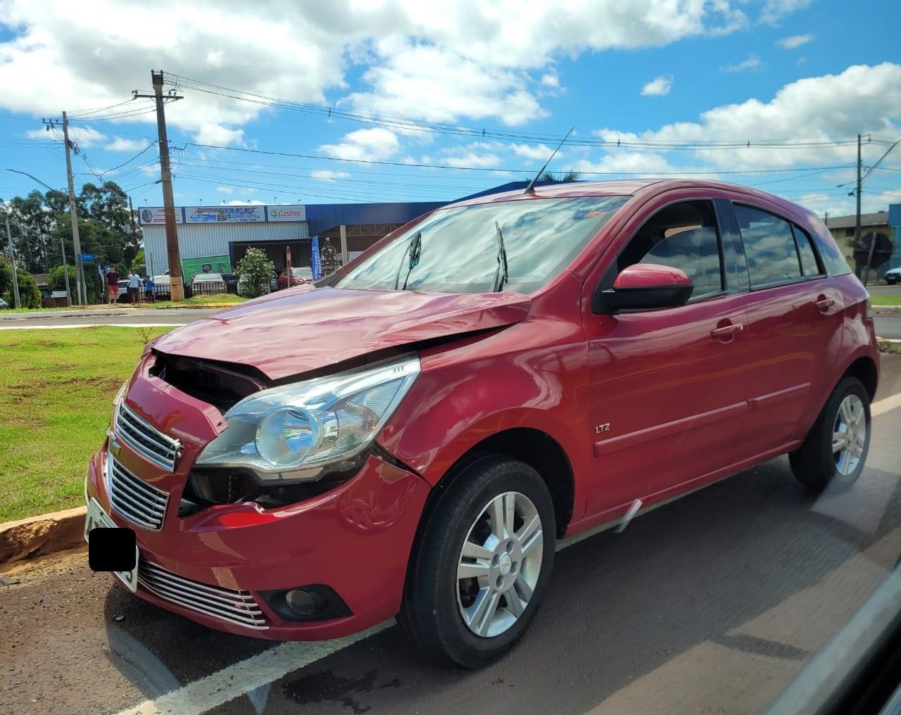 Veículos se envolvem em acidente na PR 317, trevo de acesso à Santa Helena