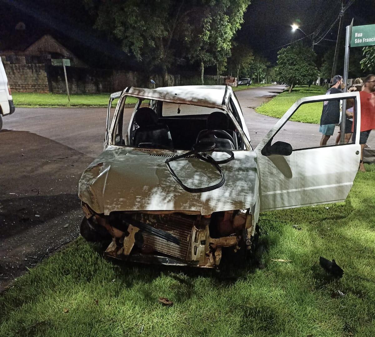 Veículos se envolvem em violento acidente em Santa Helena