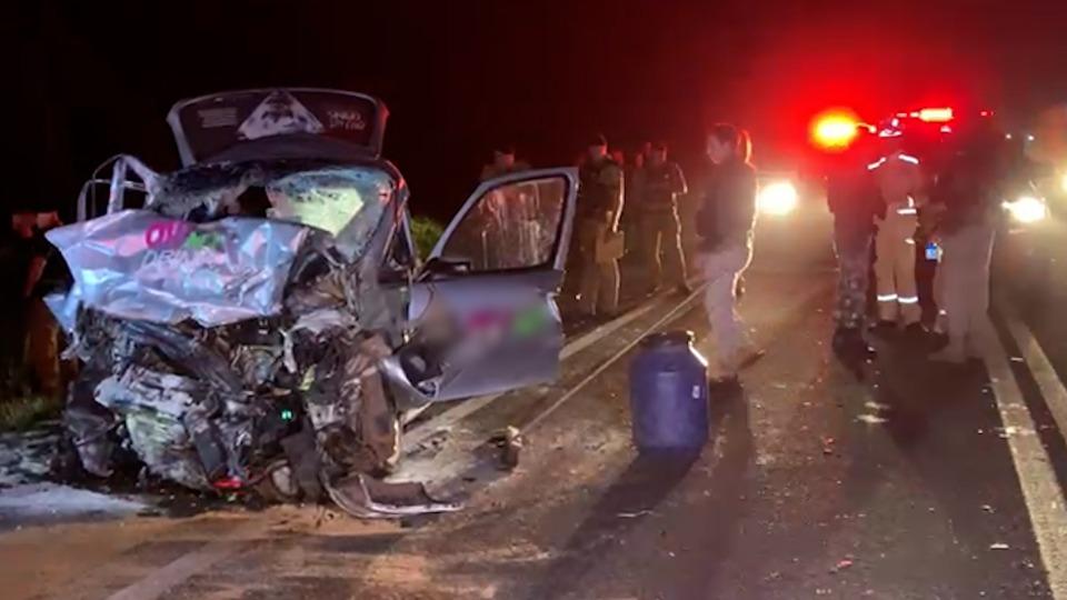 Perseguição iniciada em Diamante do Oeste, termina em duas mortes e 346 kg de droga apreendida na BR 277