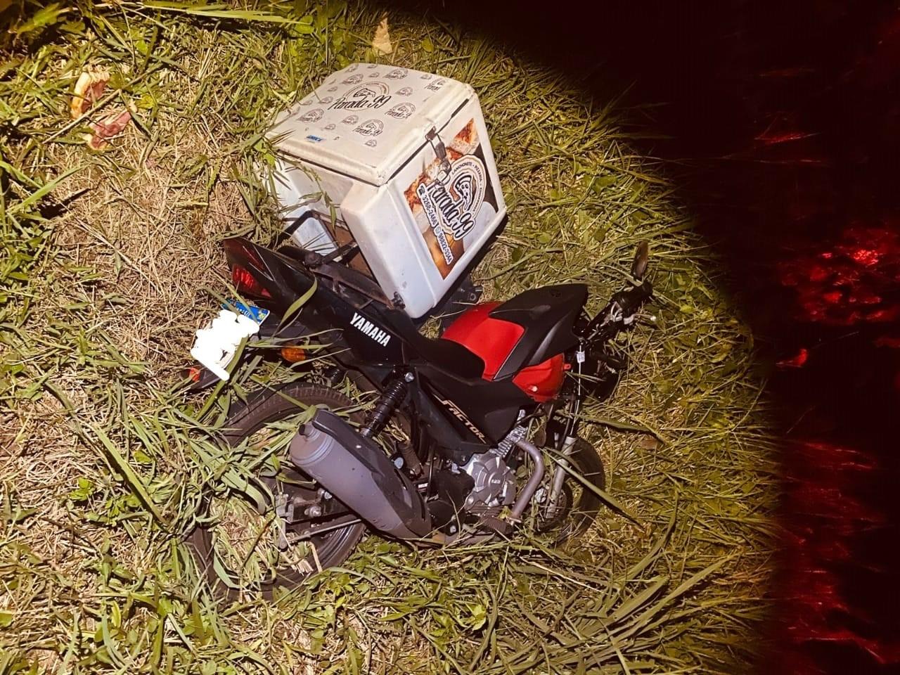 Motociclista fica ferido em acidente em Santa Helena; condutora de veículo fugiu