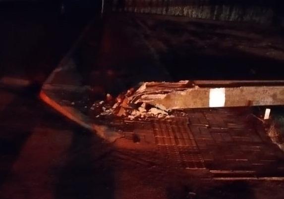 Motorista é detido após colidir veículo em poste no bairro Cidade Alta em Santa Helena