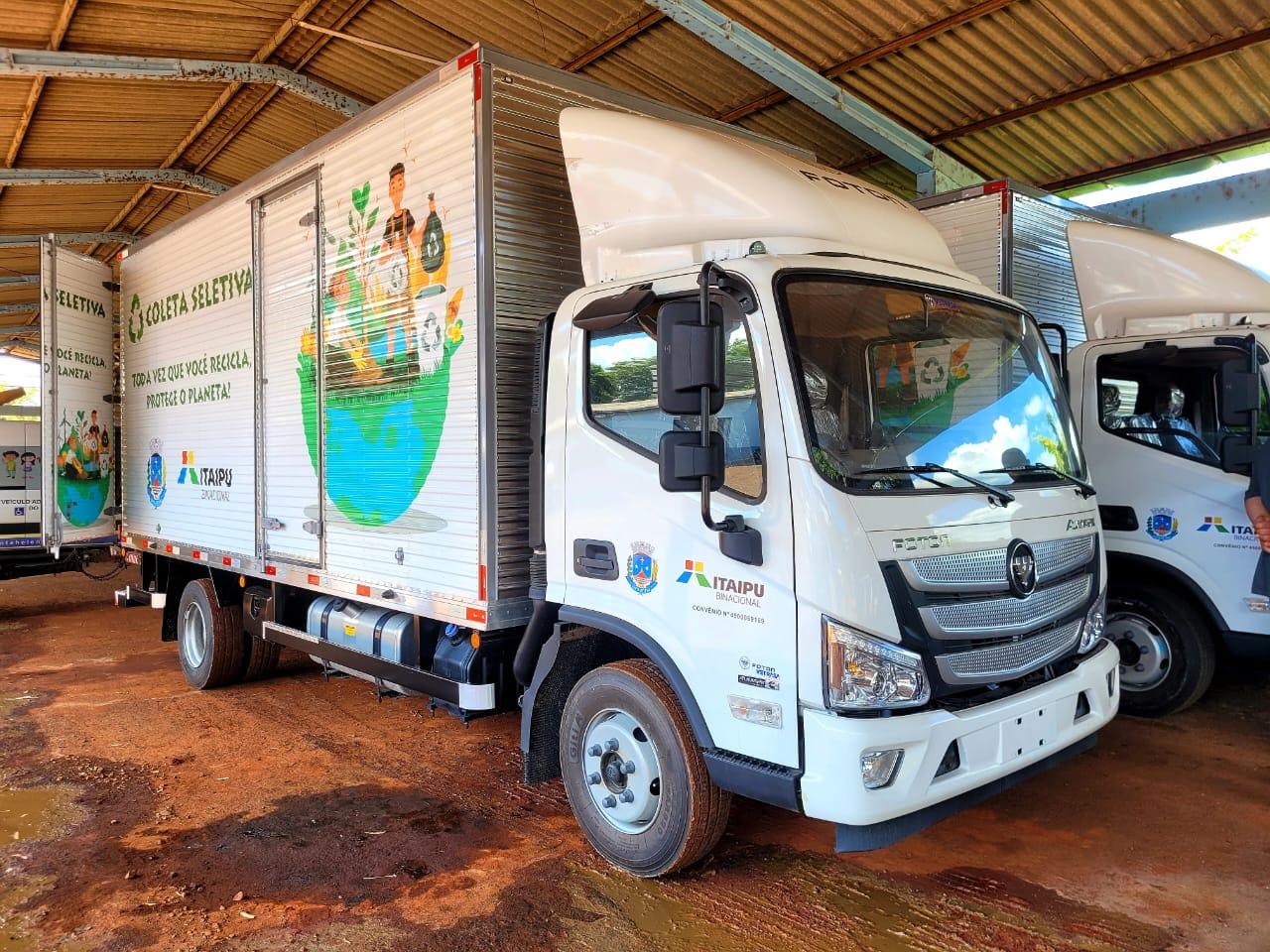 Frota renovada: Departamento de Coleta e Reciclagem de Santa Helena recebe dois novos caminhões