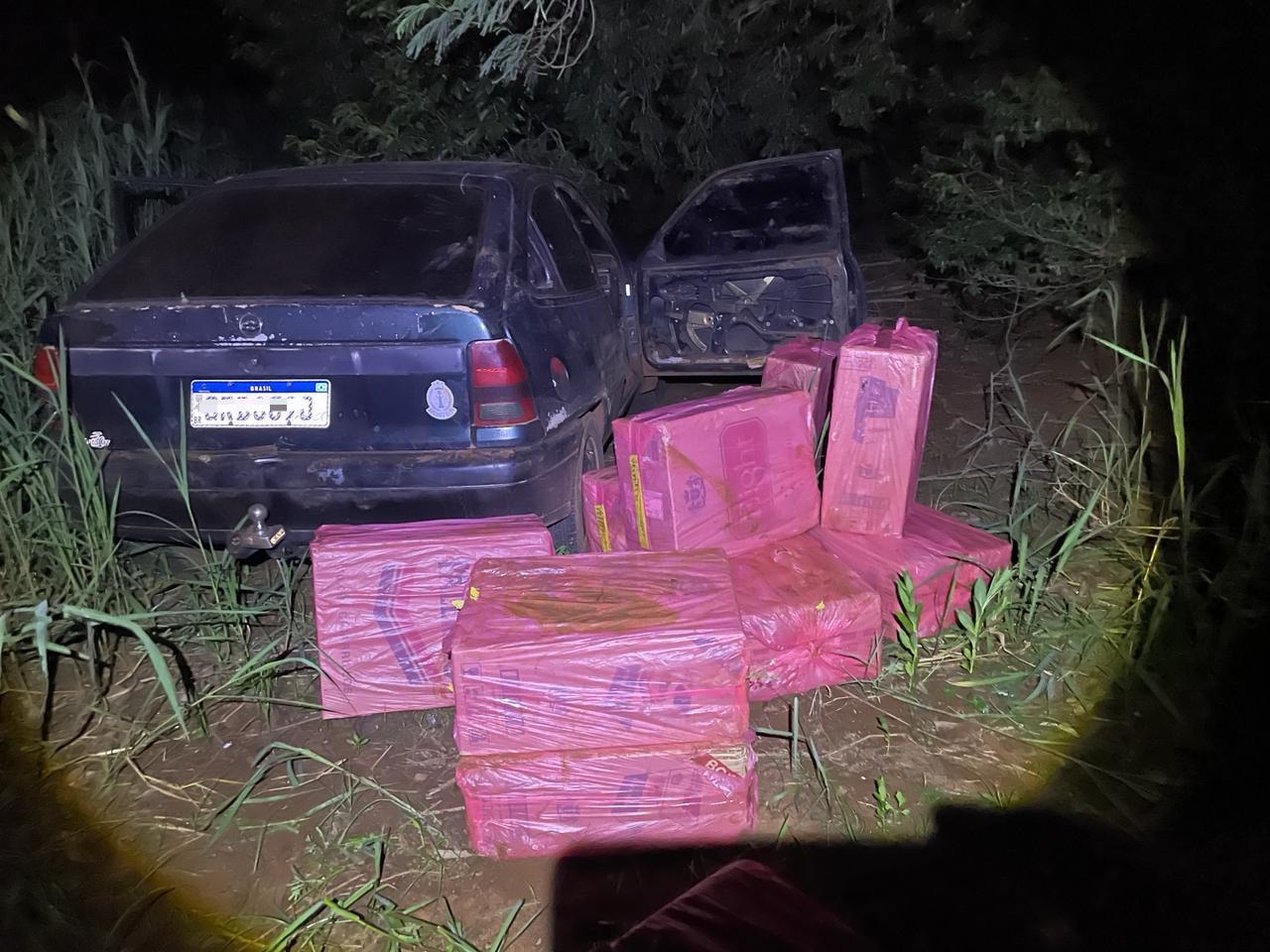 PF e Exército apreendem veículo, barco e cigarros em Itaipulândia