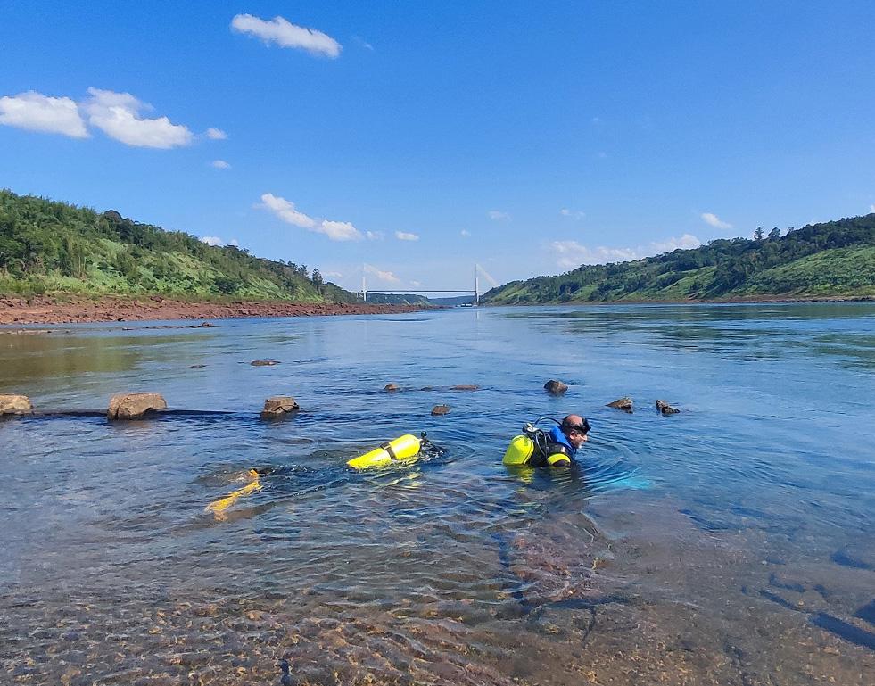 Sanepar contrata mergulhadores para inspecionar tubulação no Rio Paraná e Lago de Itaipu em Santa Helena e região