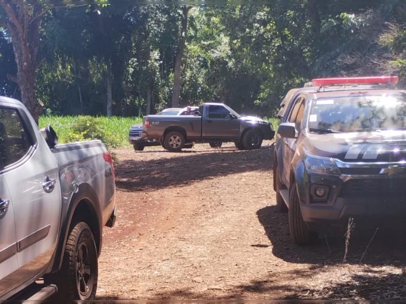 Suspeitos são conduzidos à delegacia de Santa Helena após suposta invasão a propriedade