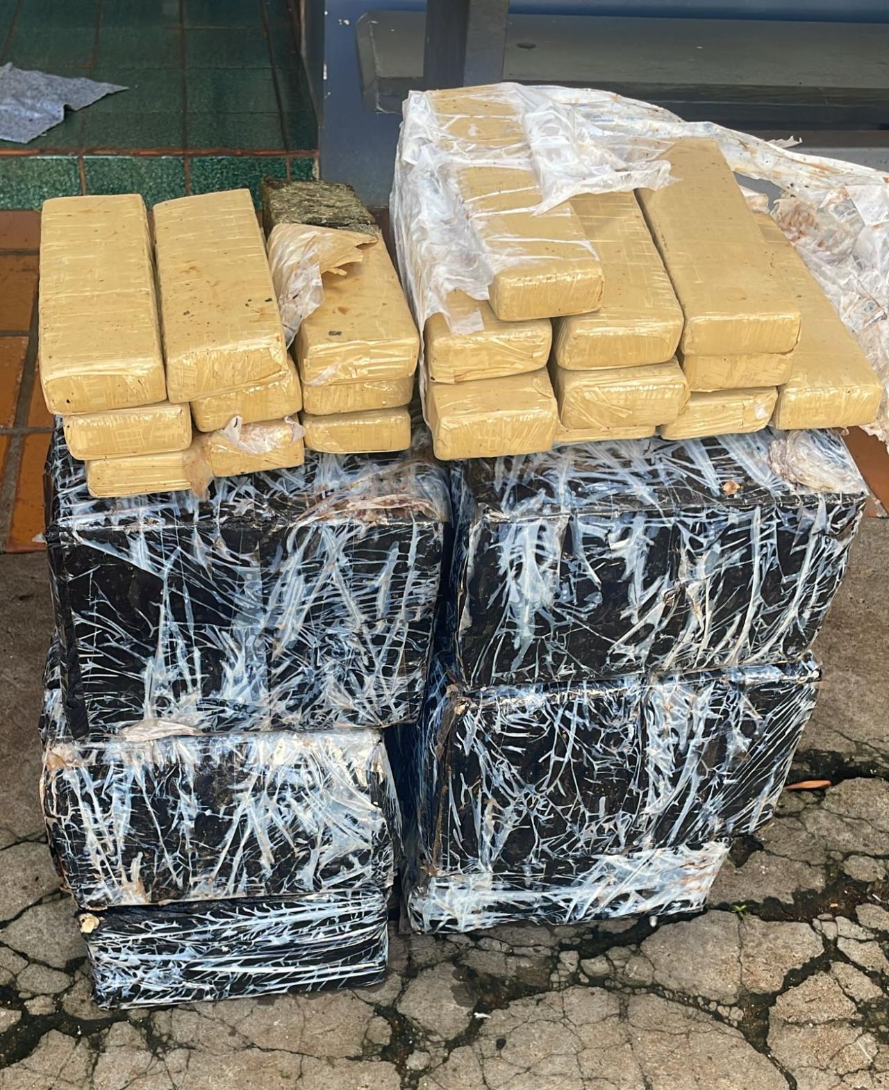 BPFRON realiza apreensão de 125,4Kg de maconha em Diamante do Oeste; veículo possuía alerta de furto