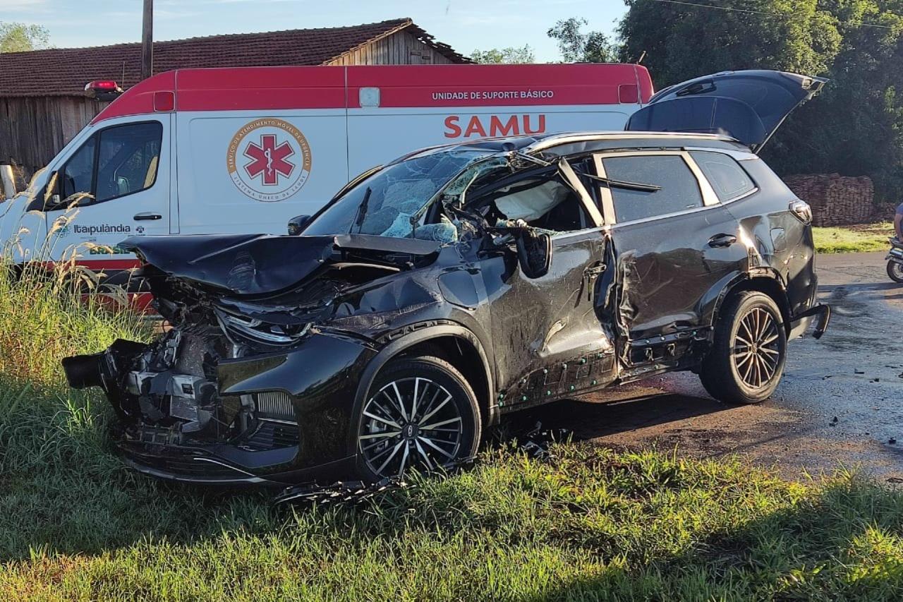 Caminhão de Santa Helena se envolve em grave colisão entre Itaipulândia e Missal