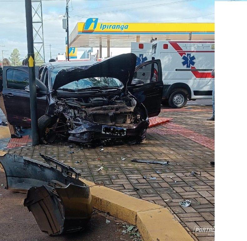 Condutor invade preferencial e causa colisão entre veículos em Pato Bragado