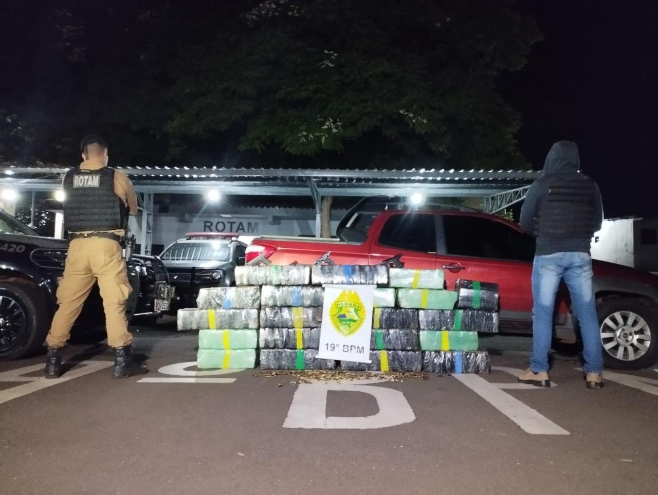 Polícia Militar aprende armas, droga e recupera veículo em Ouro Verde do Oeste