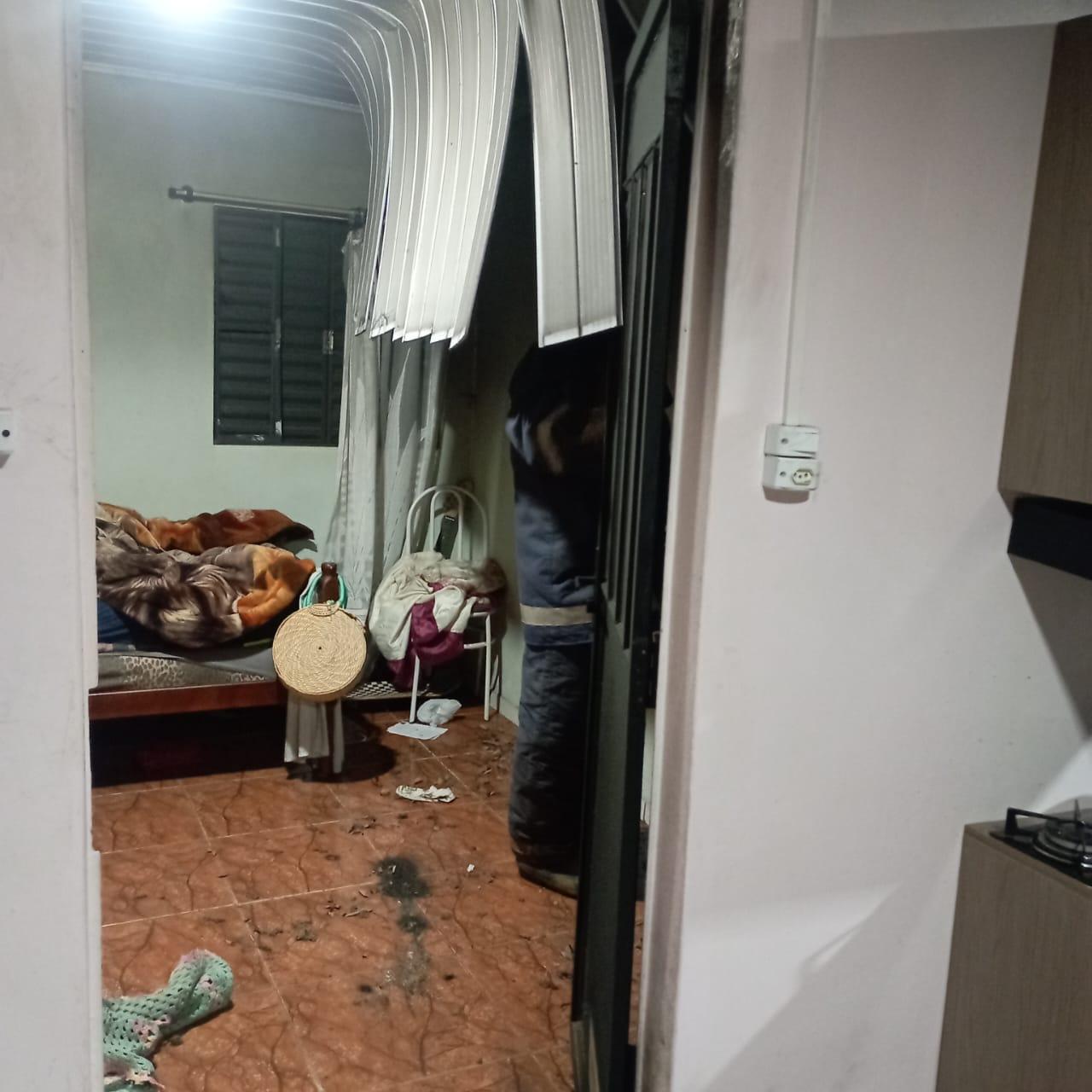 Princípio de incêndio em residência é controlado durante a madrugada em Santa Helena