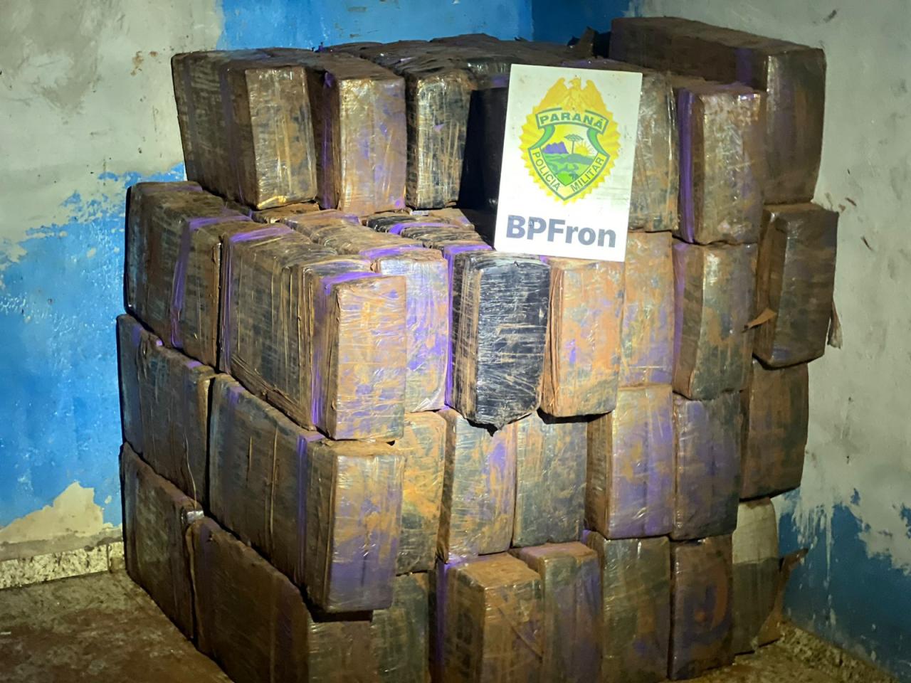 BPFRON localiza depósito com mais de uma tonelada de maconha em Santa Helena
