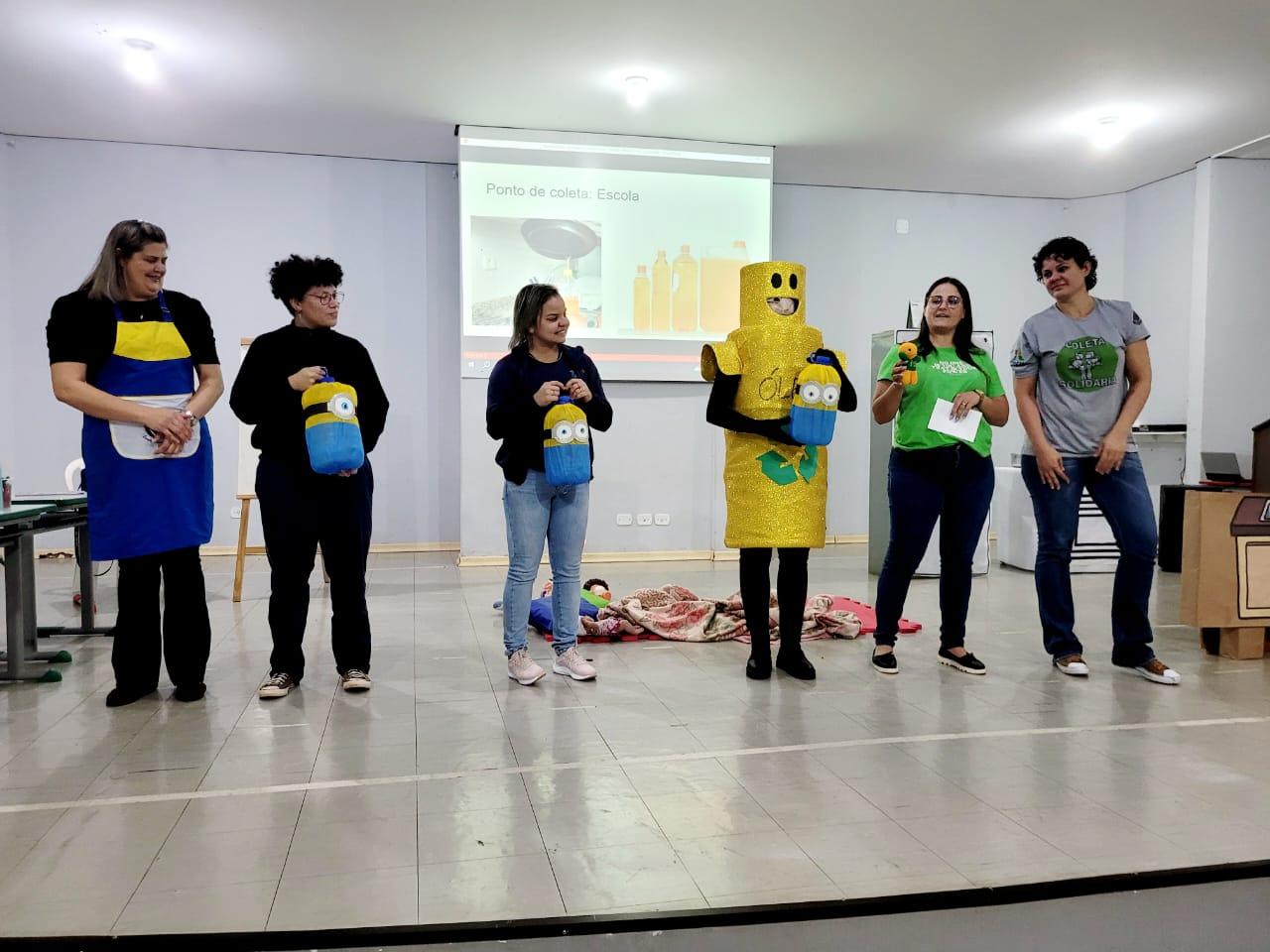 Educação ambiental: Alunos da Escola Municipal Inês Mocellin arrecadam óleo para reciclagem