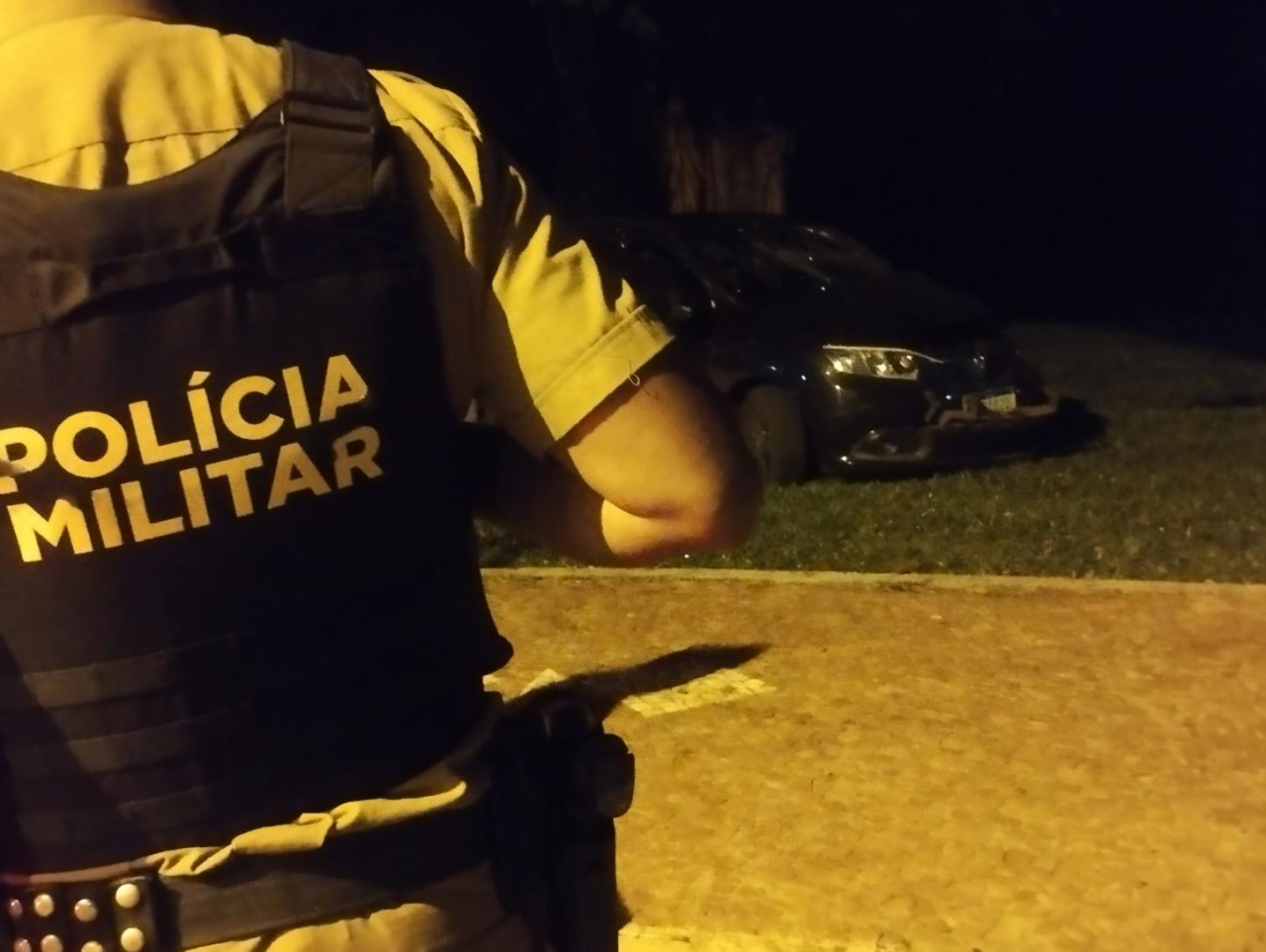 Motorista abandona carro após bater no portal do Balneário de Santa Helena