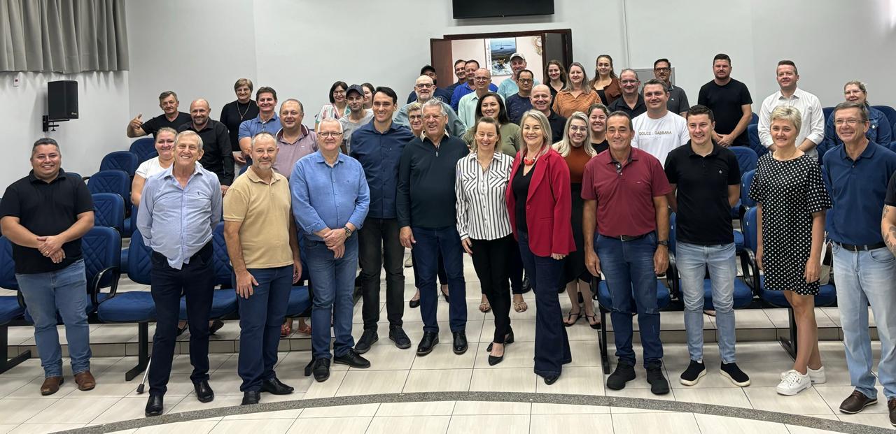 Em Pato Bragado, MDB e PP aprovam nomes de John e Simoni para a majoritária
